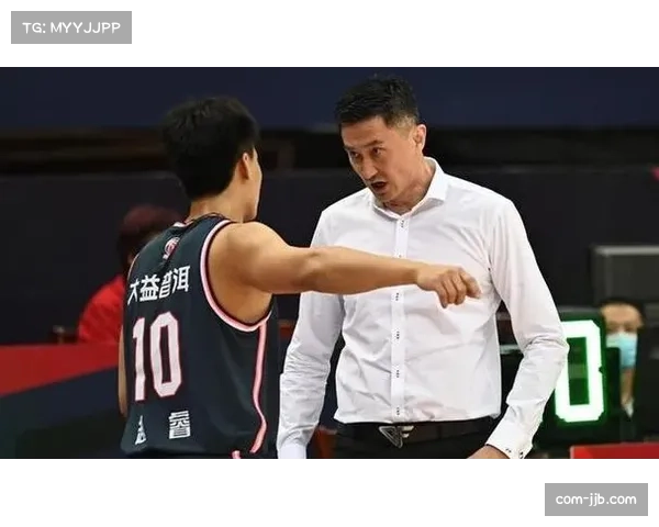 杜锋应对三分信心危机 球员空位犹豫动作变形需破局 杜锋应对三分信心危机 球员空位犹豫动作变形需破局